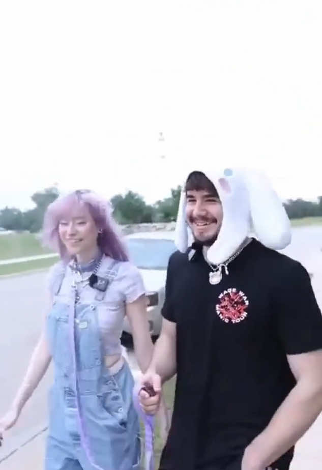 TomDark Walks A Dog Girl… #fyp #fypシ #fypage #foryou #foryoupage #turkeytom #turkeytomtiktok #turkeytomclips #tomdark #tomdarktiktok #tomdarkclips #tomdarklive #meowdalyn 