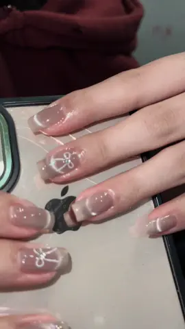 Tết này phải sơn mắt mèo nha mấy nàng ơiiii . Nó sáng nó sang mà bling lắmmm@#nails #nailmatmeo #naildesigns #nailthachmatmeo 