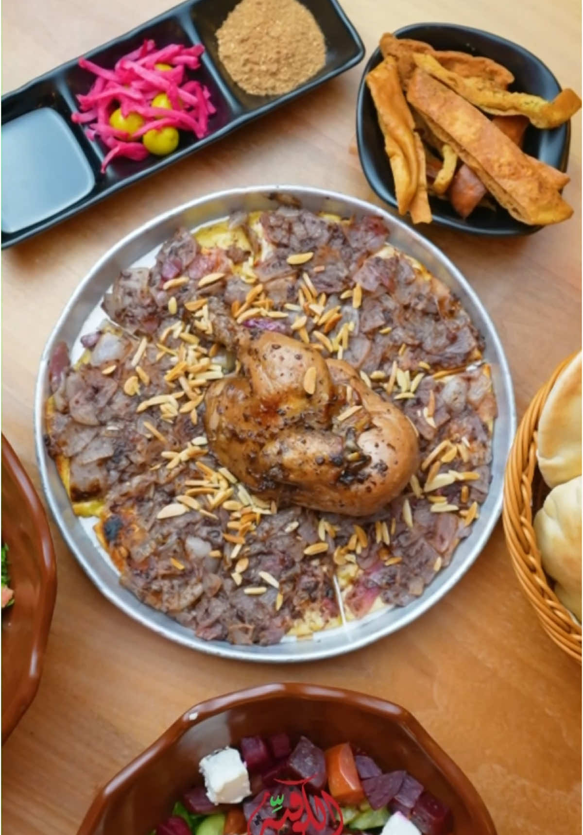 المسخن الفلسطيني.. رغيف الخبر الطازة مع البصل و زيت الزيتون.. والسماق الي برجعك لريحة البلاد.. ما بتلاقيه الا بالكوفية.. #مسخن_الكوفية #مطعم_الكوفية_الرياض #مطعم_الكوفية_جدة #مطاعم_السعودية