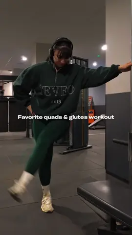 QUADS & GLUTES 💚  fit: @Teveo DC: selena #GymTok #quadsworkout #gluteworkout #fyp 