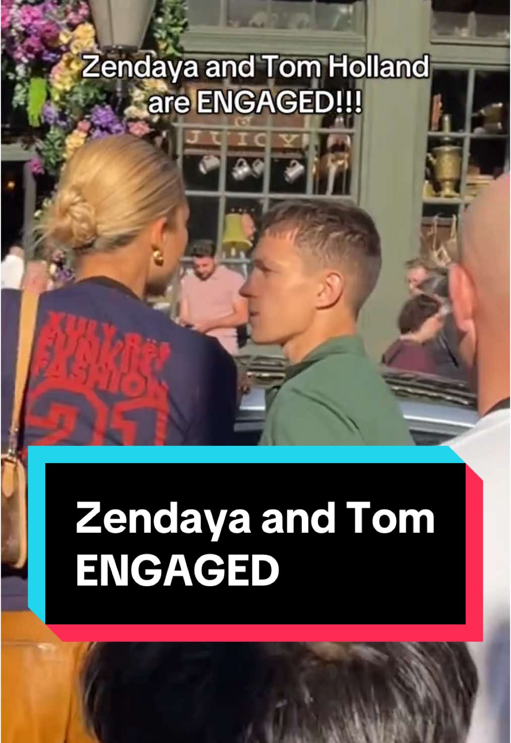 Congratulations to Tomdaya on their engagement!!! They had a romantic holiday proposal!! ❤️💍 #tomholland #zendaya #tomdaya #engaged #engagement #hollywood #celebrity #announcement #spiderman #zendayaandtomholland #fyp #viral_video #boost 