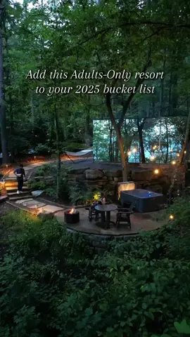 Escape to the ultimate Adults-Only mountaintop retreat. 🌄 Plan your Tennessee vacation and experience unmatched peace, privacy, and romance. Perfect for a romantic couples trip. 🥂 #boltfarmtreehouse #longweekenddecember #treehouse #couplesgetaway #mirrorcabin #tennesseemountains #couplestrip #wintergetaway #weekendtrips #US #tennessee #romanticplace #longweekendgetaways #hiddengem