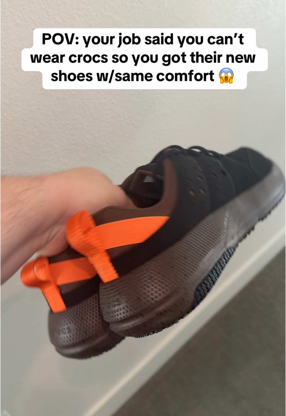 They have men and women versions btw 🔥 #crocs #crocsshoes #crocshoes #workshoes #comfortableshoes #comfortableshoesforwork #newyearnewme #mademyyear #newyearnewaura #tiktokshopcreatorpicks #ttsstarcreator #creatorsearchinsights #TikTokShop 