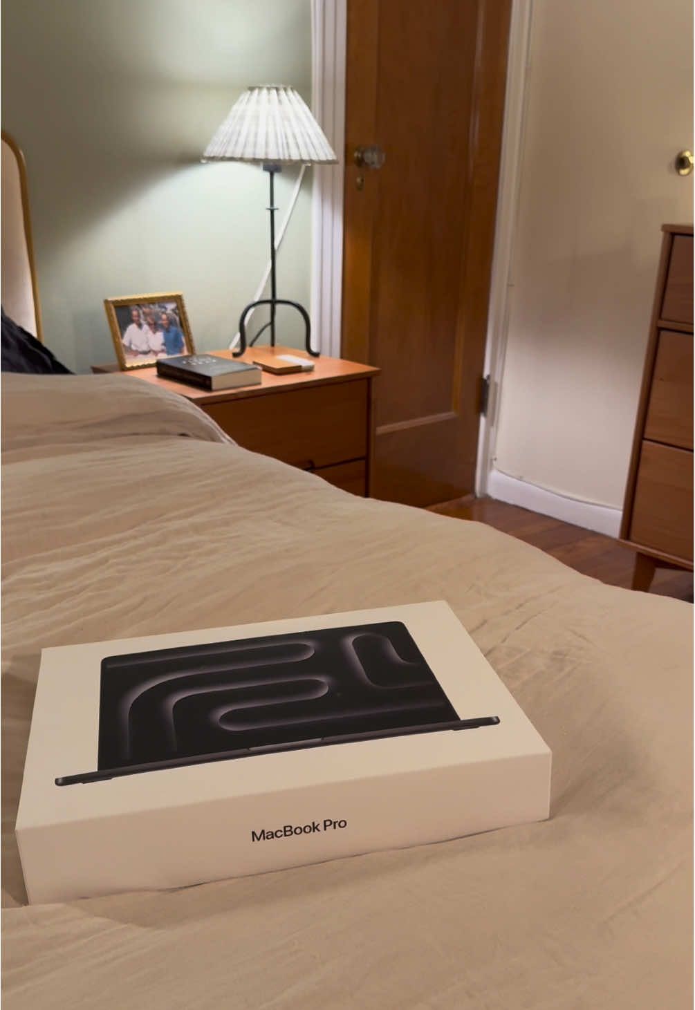 Unboxing my new m4 MacBook Pro 🥰 #macbookpro #m4 #unboxing #apple #fyp @apple 