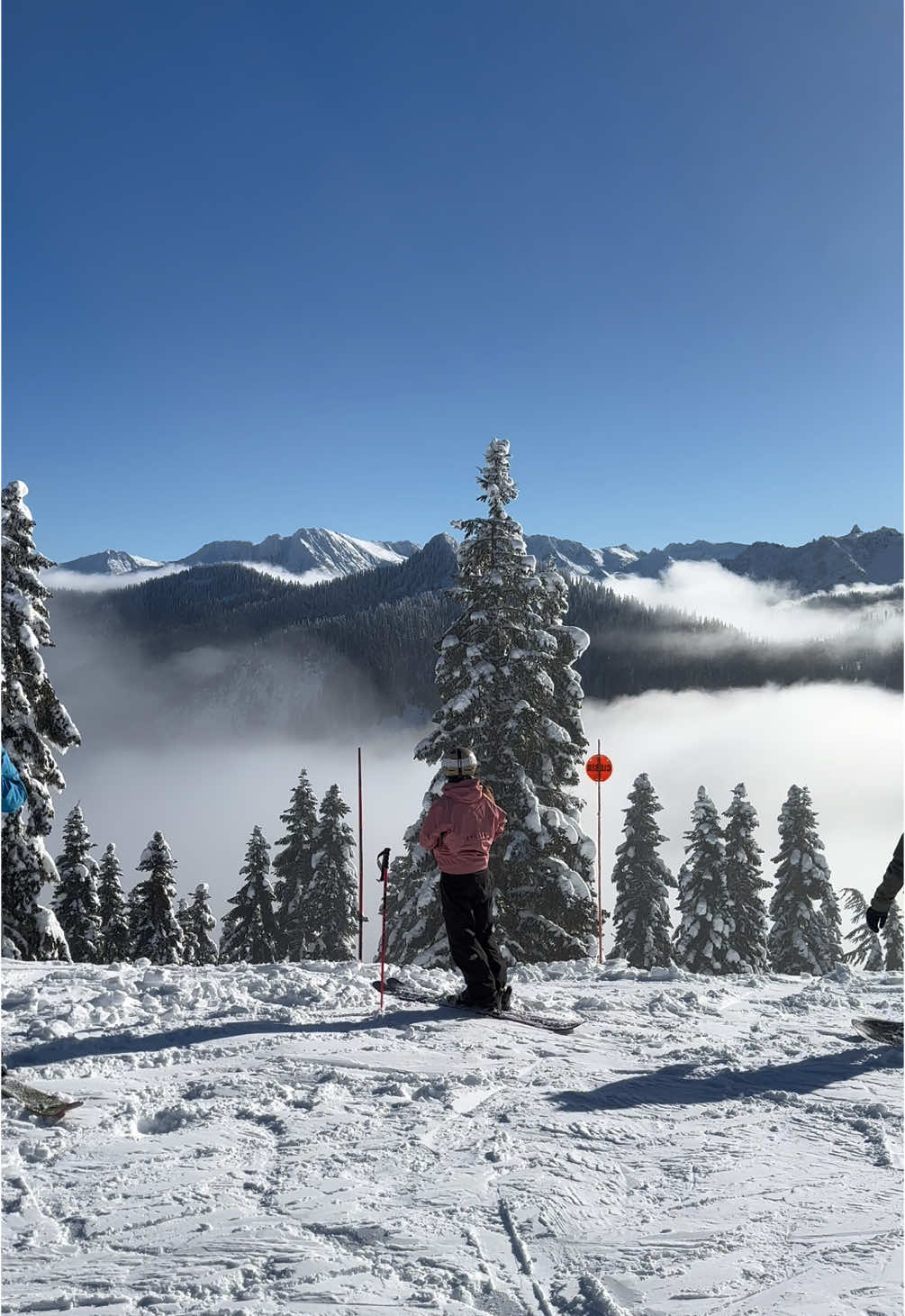 Home!  #capita #stevenspass #snowboarding #jerry #pow #pnw #snow #sendit #salamonsnowboards #hellyhansen #gnu 