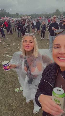 Payback is a badbitch, You’re fucking with a savage 😏 We doing this again this year @Scarlet black 🩶 This girl turns 40 and it needs to be a year to remember ✌🏼🩶