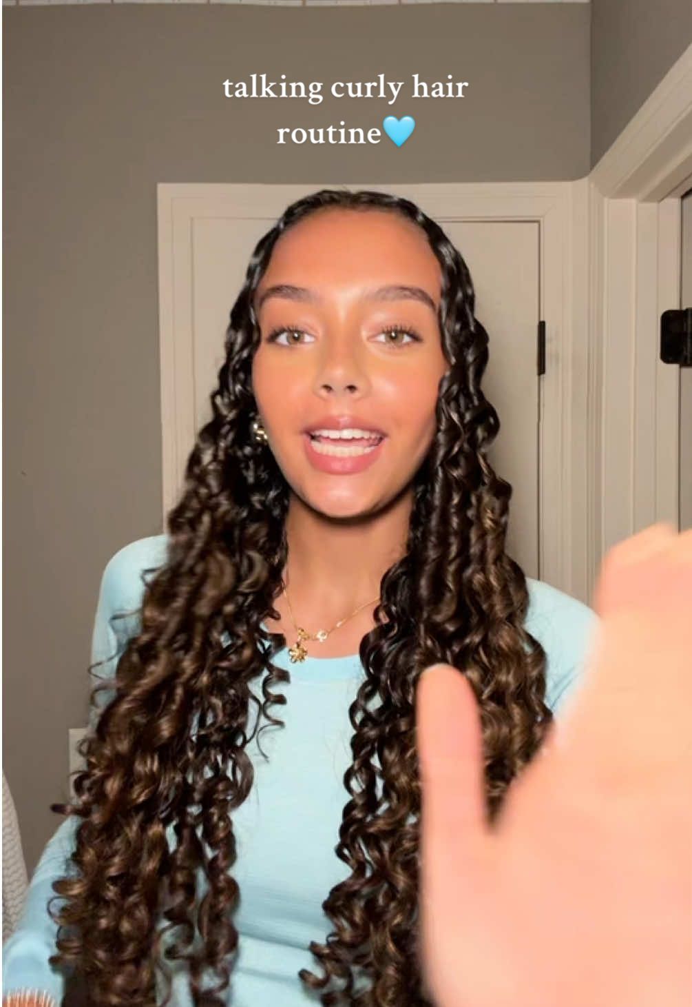 in depth talking curly hair routine!🩵👩🏽‍🦱 #curlyhairroutine #curlyhair #curlyhairstyle #curlyhairtutorial #fypシ #fyp #fyppppppppppppppppppppppp #xybca 