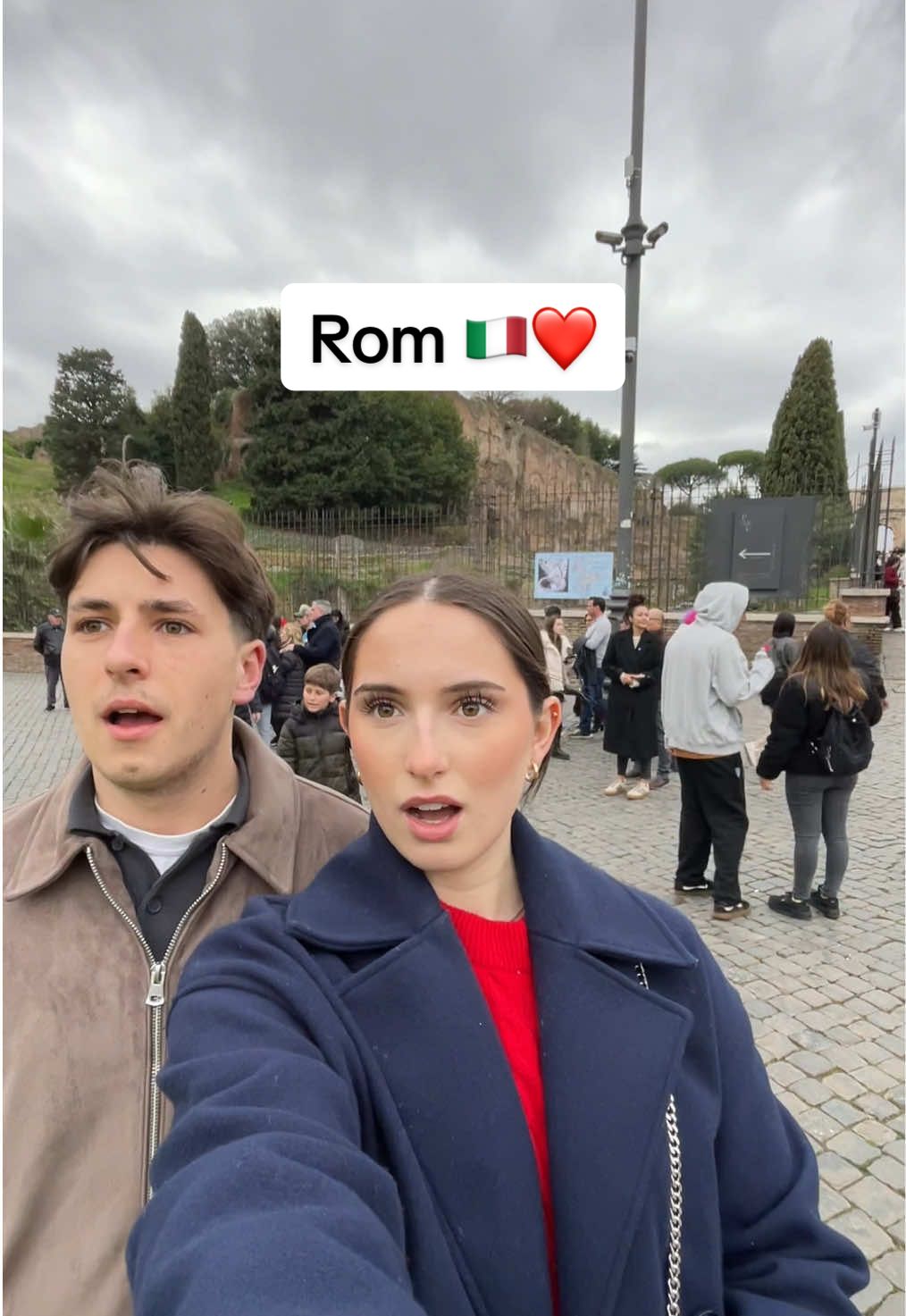 😮 …🍕🇮🇹❤️ #rom #romania #romance #rome #beziehung #Relationship #travel #traveltiktok #travellifehacks #lifehacks #LifeHack #viral #trend #fyp #goals #couple #fyp #italy #trevifountain #trevi #colosseo #colosseoroma #roma #shock #funny #italien #italienurlaub #urlaub #reisen #italy 