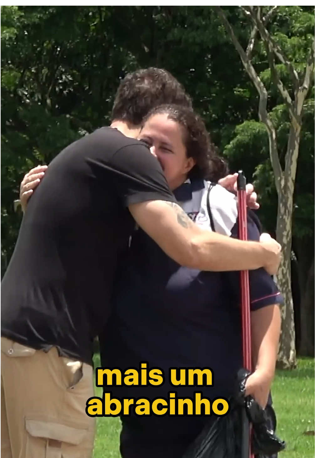 Obrigado a TODOS que trabalham na NOBRE profissão de limpar a sujeira dos outros.  Vocês são ESSENCIAIS e NECESSÁRIOS. E merecem MUITO MAIS RECONHECIMENTO. Obrigado por existirem ❤️‍🔥 #johnleitao #amor #humor #fy #dinheiro #comédia #alegria #engracado #comediante #humorista 