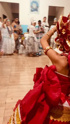 O amor que sinto por Yewa é profundo e reverente. Ela representa a beleza, a pureza e a força feminina, trazendo uma energia acolhedora e protetora. Yewa é a essência da renovação, simbolizando a conexão com a natureza e o cuidado com os seres vivos. Cada prece e cada oferenda são uma forma de expressar minha gratidão por sua presença em minha vida. Sinto que, através dela, recebo orientação e inspiração para seguir meu caminho com leveza e amor. A conexão com Yewa é um laço sagrado que enriquece minha alma e me lembra da importância de honrar a beleza ao nosso redor!! 🐍🏹❤️💛