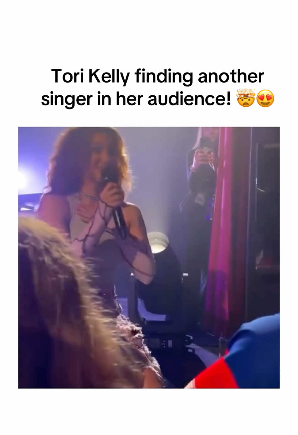 How @tori kelly met Kaydee! (IG: khady_off) 🤯😍 #torikelly #audience #singers #duet #spontaneous #singingmoments #singersoftiktok #liveperformance #singing #howtosing #riffs #singalong #torikellyfans 