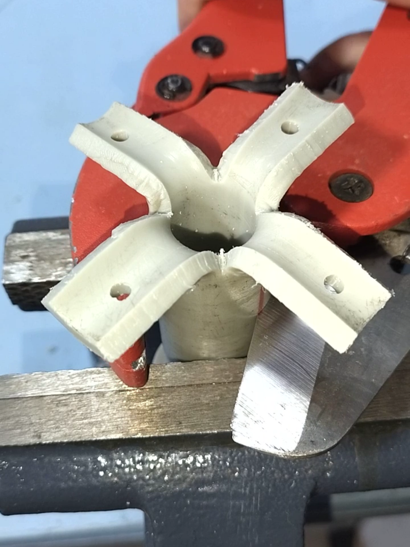 Furniture tips and hacks. How to make Closet Rod Bracket with plastic Pipe. Useful Life Hacks for Home. Homemade tips and tricks #DIY #homehacks #craft #tips #hacks #howtomake #tricks #furniture #lifehacks