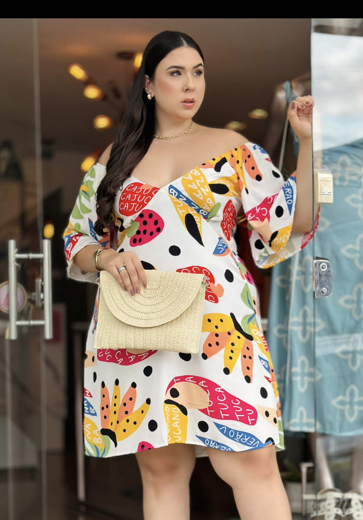 A @Bellamorena chegou para elevar a sua autoestima! Com propostas de looks estilosos, confortáveis e versáteis! Macaquinho, inspiração FARM. 😮‍💨🤌🏻 #modaplussize #modelosplussize #inspiracaofarm #fyp 