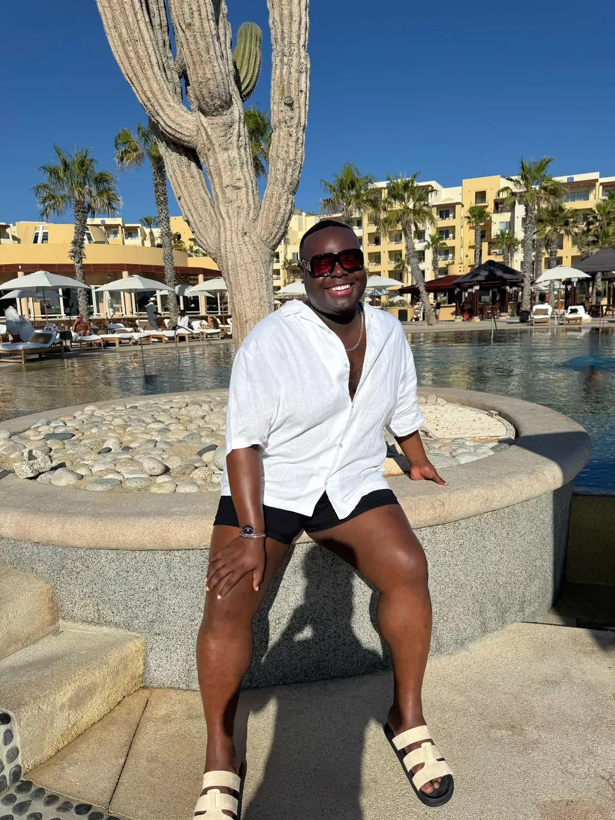 Postcards from paradise Cabo edition: where every hour is golden. 📍☀️ #cabo #pueblobonitopacifica #mexico #blackboyjoy #bigandtall #charlestoninfluencer #chs #usa #loscabos 
