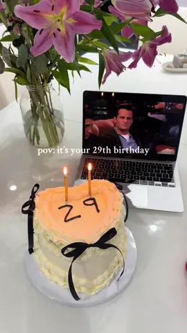 For all the 1996 babies #29 #29yearsold #29birthday #29th #29thbirthday #chandlerbing #friendstvshow #birthdaycake #birthday 