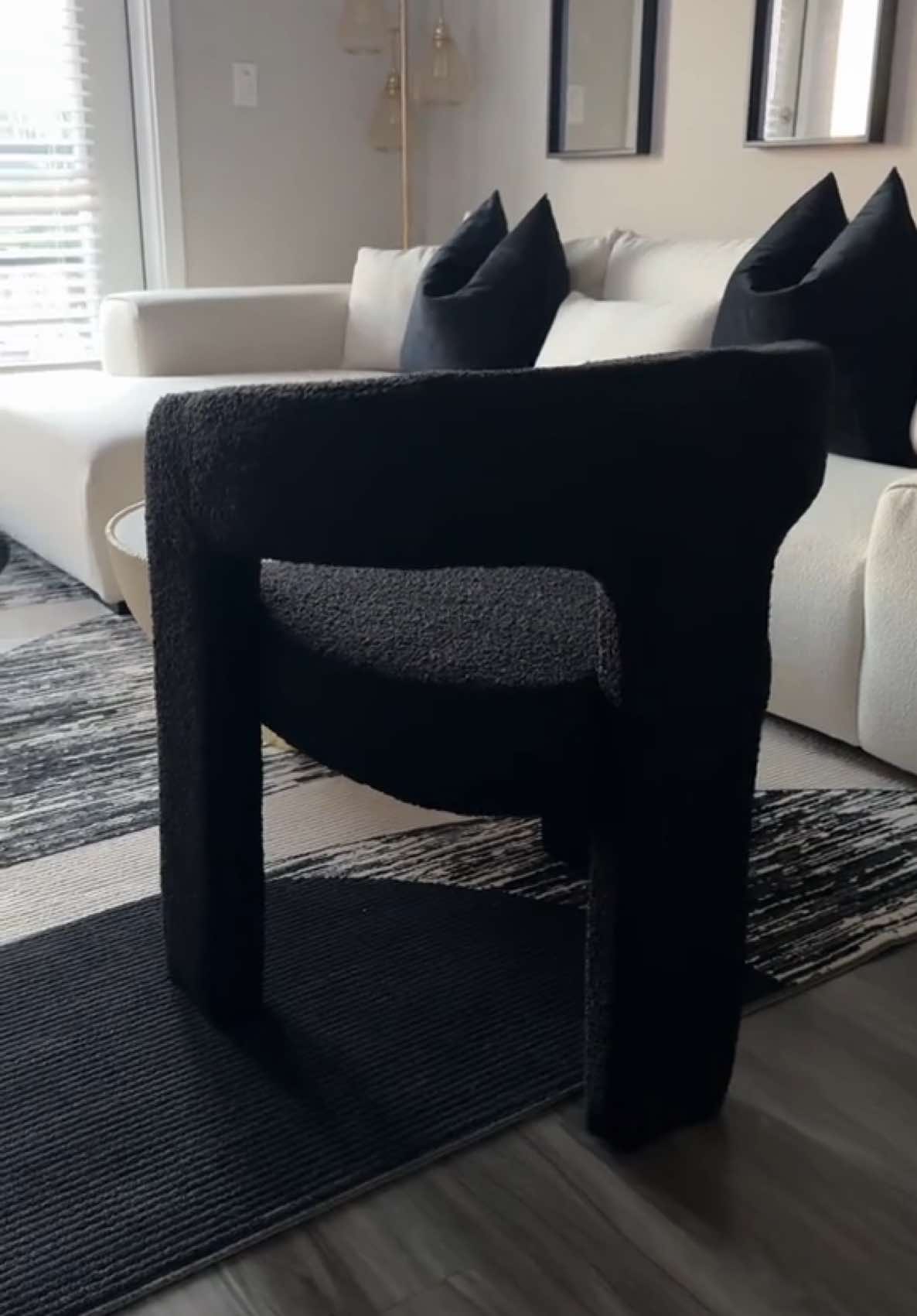 I found the coziest accent chair for my living room & I’m obsessed 😍🖤 it’s something about that boucle material that gets me every time!  #accentchair #livingroomdecor #homedecor #TikTokShop #tiktokfinds 