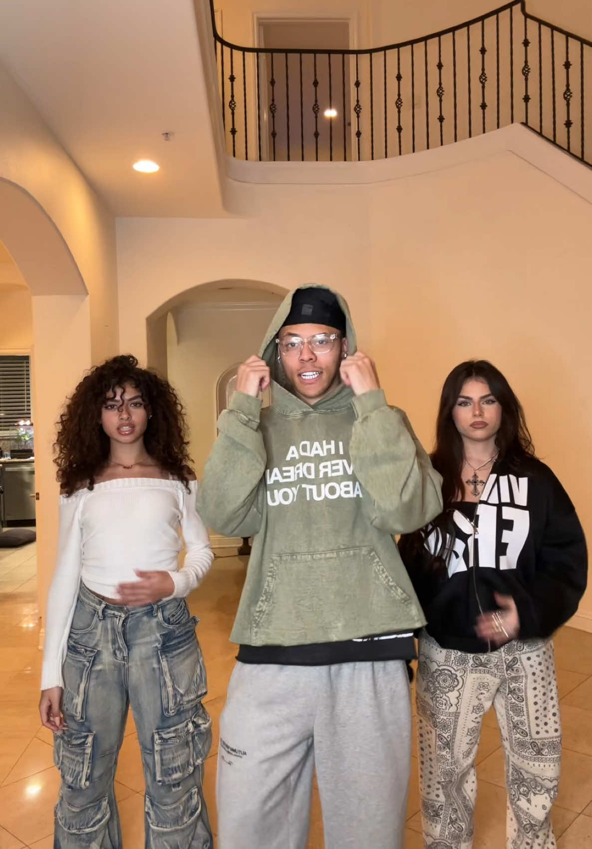 What are yall lookin at?🤨 @Ella Noel 🖤 @Jena @asher lara @Andrew Pav @Sky 💔 