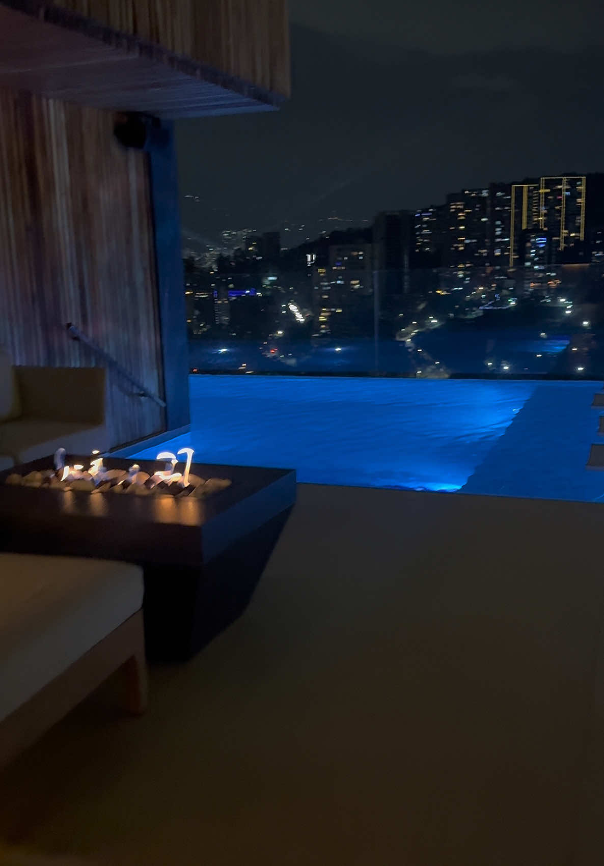 Medellin Nights💫 #fyp #medellin #mde #rooftopbar #etrorooftop #medellincolombia🇨🇴🇨🇴🇨🇴disfrutemos #medellin🇨🇴 #colombia🇨🇴 #tiktokcolombia🇨🇴 