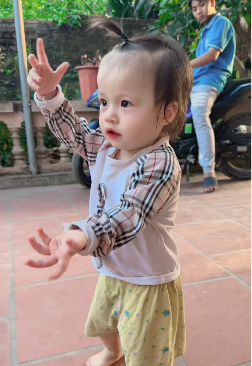 Fan cứng Khá Bảnh đây rồi🤣nhạc lên là Nhảy🤣#đậuđậu #khabanh#muaquat#idol #xuhuongtiktok #hottrend 