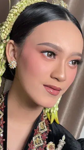 #makeupsukabumi #muasukabumi #makeuppengantinsukabumi #makeuppraweddingsukabumi #makeupsangjitsukabumi #makeuptunangansukabumi #makeupwisudasukabumi #makeupgraduationsukabumi #makeupperpisahansukabumi #hijabdosukabumi #muasukabumimurah #muasukabumi #makeupweddingsukabumi #makeupinspirasiwedding #weddingdream #makeupweddingdream #makeuppernikahansukabumi #makeupibuhajat #makeupbridesmidesukanumi #makeupbridesmide #makeupkeluarga #fyp #tranding #viral #makeupbeauty #makeupflawles #beauty #flawless 