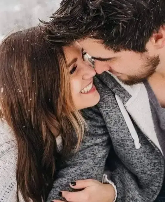 كأنك لم تخسر شيأ و لم تحزن أبدا ويعوضك الله بما يليق بقلبك و ما أدراك ما عوض الله ويعوضك الله بفرحة لم تكن في الحسبان... ثم يعوضك بشخص يشعرك بالأمان شخص يدرك مدى ظلامك وخوفك شخص لطالما كان يقول لك أنا معك لا تخف شخص يحترم تقلبات مزاجكك شخص يوفي بوعده شخص يحبك كما أنت و لانك أنت و يحب أن يكون ذلك الجزء الآمن في قلبك🤍 تكسر.نا الحياة و يجبرنا الله 🤍 #همس  #كلمات  #ماجدة_الرومي 
