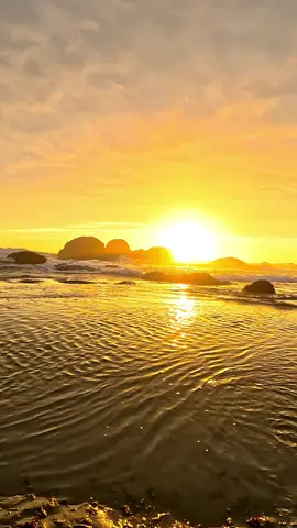 Sea of hope 🙌 #sea #ocean #sunset #waves #oregoncoast #oregon #explore #adventure #cinematic 