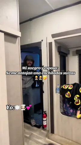 Enchiladas suizas for dinner ! #enchiladassuizas #enchiladas #recetasfaciles #Receta #Foodie #dinner #cena #fyp #viralvideo #cooking 