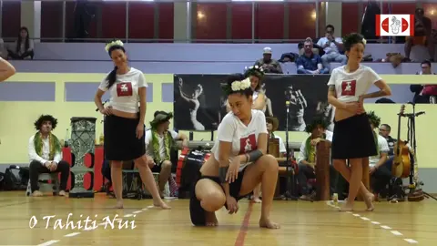 A Tahiti ça fracasse les fesses se sont des badass.  Grand moment du tamouré marathon organisé à Paris par la magnifique Tahia Cambet, championne du monde de danse tahitienne et directrice de la troupe O Tahiti Nui. Musique DJ Kustom. #danse #choregraphy #tahiti #polynesian #tahiacambet #otahitinui #original