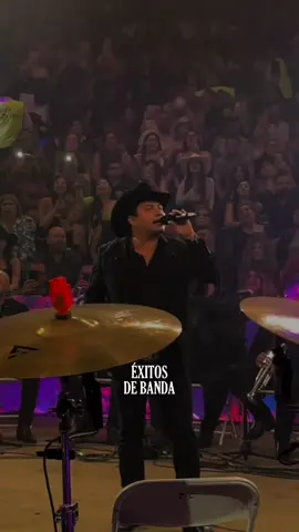 Cuando me siento en tus brazos... 🥰🎶😍❤️ #exitosdebanda #parejasgoals #dedicar #regionalmexicana #bandaromantica #regional #Amor #bandaparadedicar #julionalvarez #regalodedios 