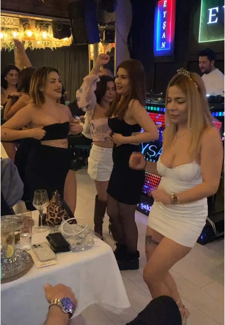 🥂 Eyşan İstanbul , Yeni Nesil Eğlence 💃 Haftanın 7 Günü  🎧 19:30 - 01:30 saatleri arası eğlence  ☎️ Bilgi ve Rezervasyon: 0 (531) 930 86 81  📍İstanbul / Beşiktaş-Fulya 