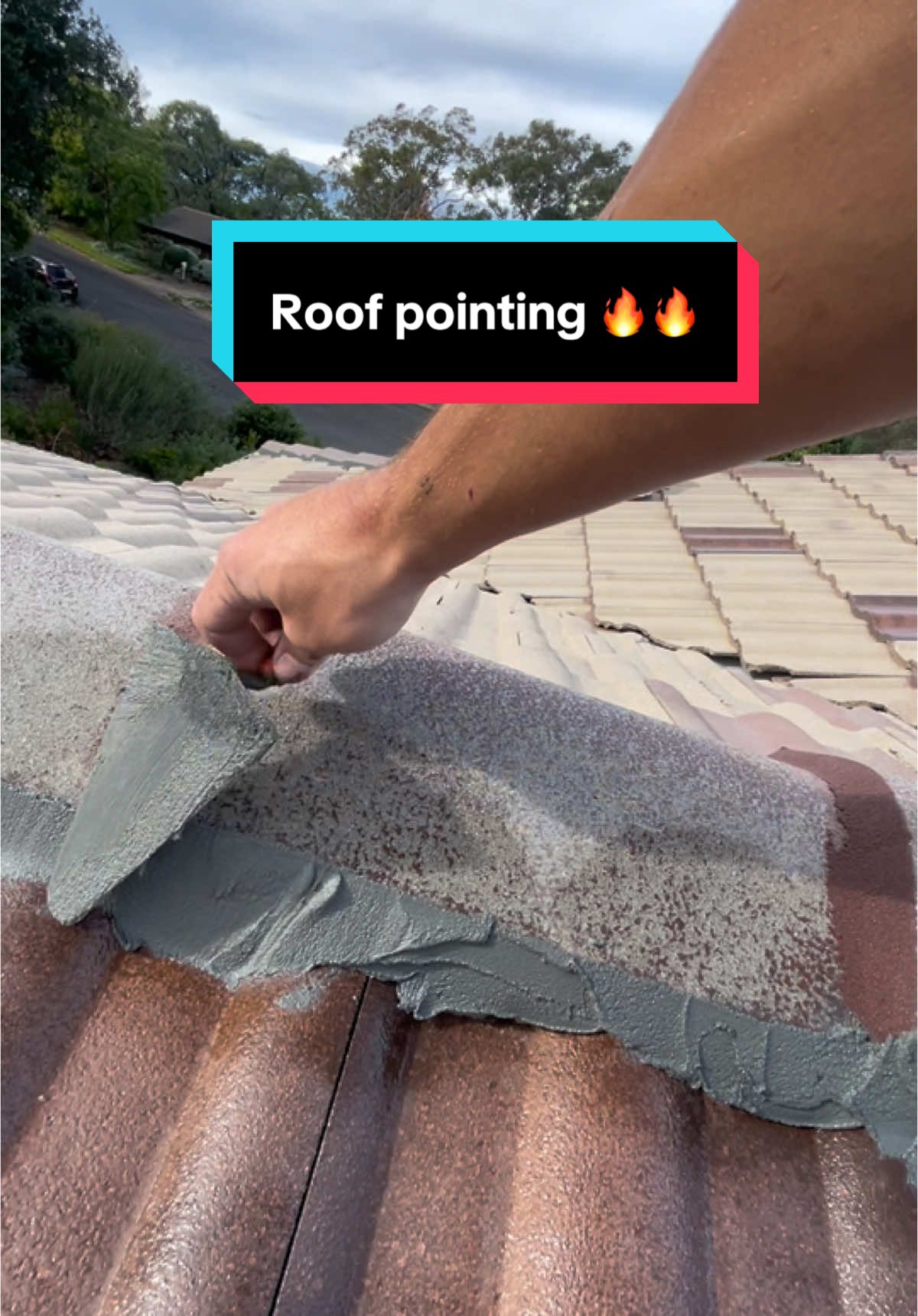 Bit of an old one 👏🏼 #roofpaint #roofpainting #roofers #sydneyroofers #bluemountainsroofers #rooftok #roofrepair #roofer #pressurecleaning #roofersoftiktok #satisfying #pressurewash #terracotta #terracotta #roofpointing #weepholes #cement #roof #drivewayrestoration