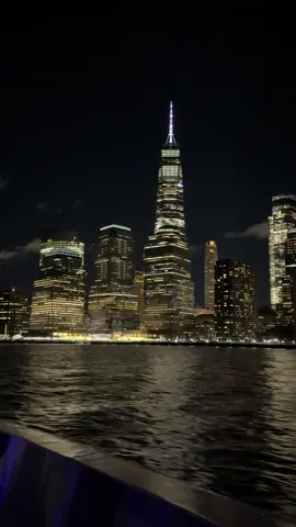 NYC #fyp #aesthetic #fypage #fypシ゚viral #viral #foryou #trending #fyppppppppppppppppppppppp #2025 #nyc #newyorkcity #views #boatlife #night #city #cityscape 