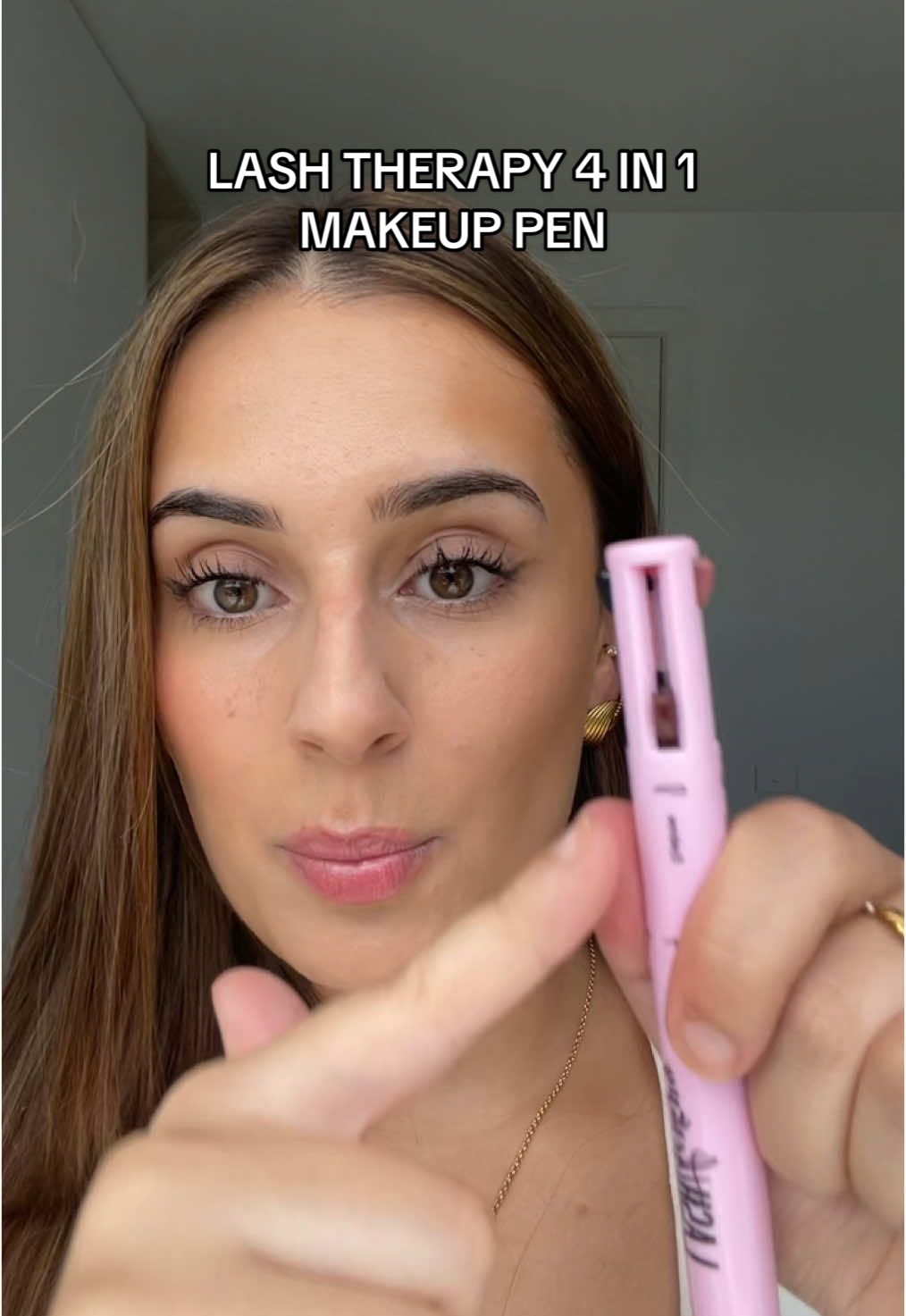 The best makeup product ever I would highly recommend: the lash therapy 4 in 1 pen @Lash Therapy Australia 🤍  #makeup #makeupreccomendations #4in1makeuppen 