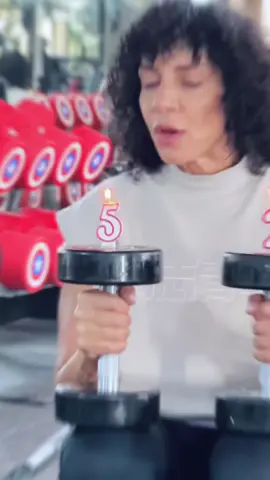 ‏ما في كل سنة وإنتي سامية أم السوس😍 #كوتش_سناء_علوان #مشهورة_تيك_توك #fypシ #ترند_تيك_توك #trending #foryourpage #fypシ゚viral #viralvideo #trendingvideo #follow  #happybirthday 