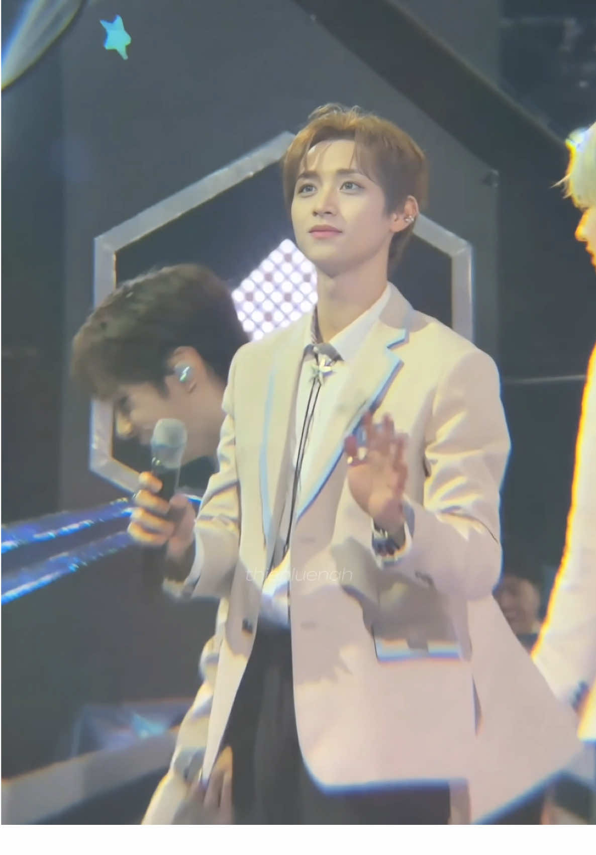 this is the very last footage I have of CONGB fr the finale night. He seemed to have a great time, from the experiences to the memories with his friends. Starlight Boys became a beautiful part of my memories too. Pls continue to support CONGB on his path in the future. To my best boy 많이 고생했어 ♡  #콩비 #CONGB 