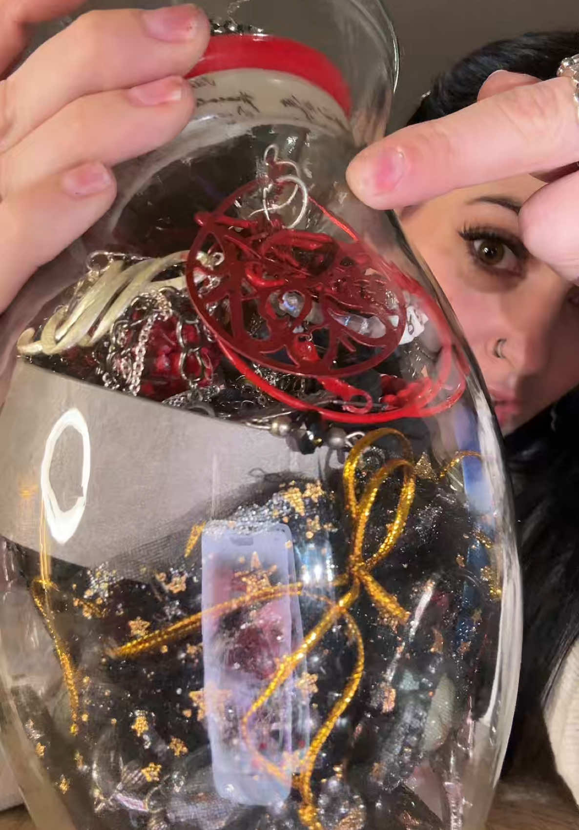 YALL THIS JAR IS 15/10 SO GOOD 😍 @the_daily_gab pt 1 #jewleryoftheday #mysteryjewlerygirl #hair #alt #fyp #foryewwww #trendingvideo #OOTD #thrift #mystery #jewlery #jar #mysterybox #supportsmallbusiness #unboxingvideo 