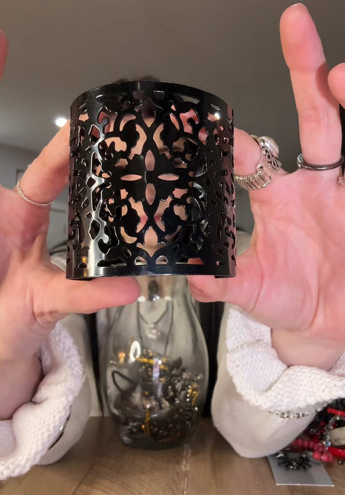 YALL THIS JAR IS 15/10 SO GOOD 😍 @the_daily_gab pt 2 #jewleryoftheday #mysteryjewlerygirl #hair #alt #fyp #foryewwww #trendingvideo #OOTD #thrift #mystery #jewlery #jar #mysterybox #supportsmallbusiness #unboxingvideo 