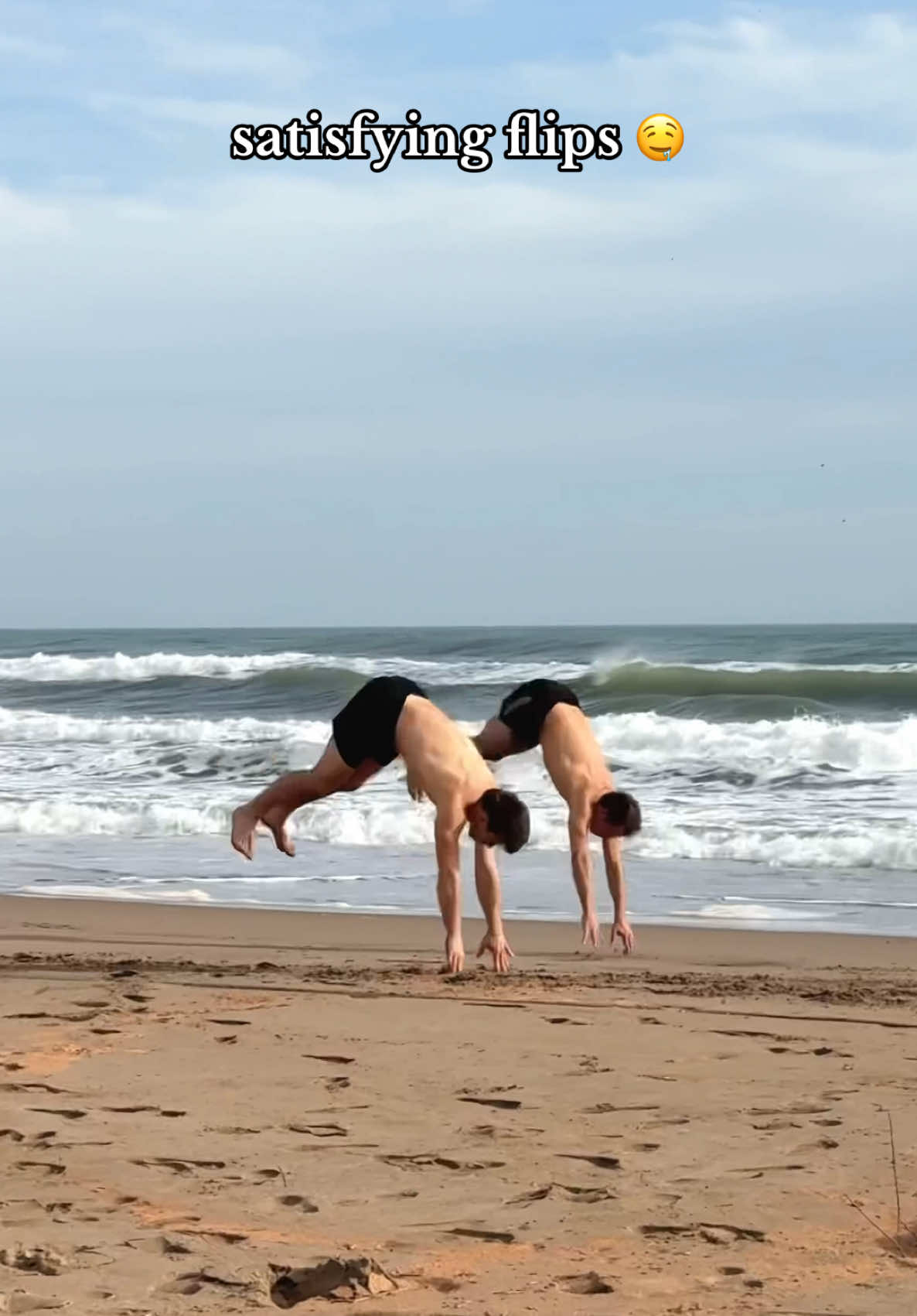 Did you expect that synchro? @lepetitorvelin #duo #synchro #flips #minitrampoline #berg #artistic #partner #adrenaline 