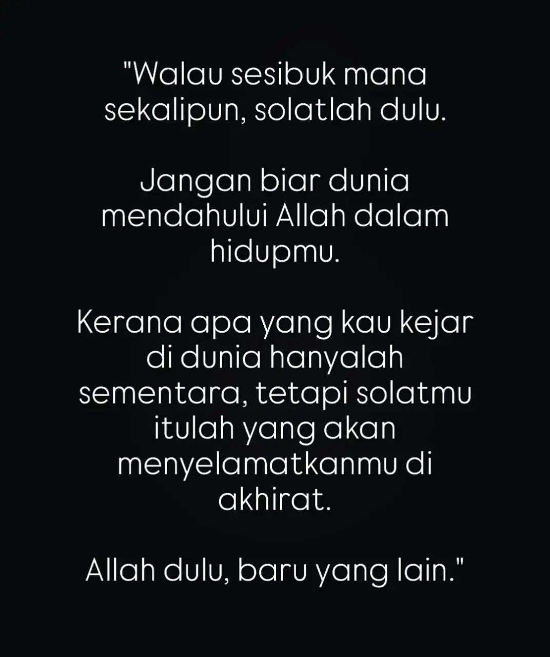 Solat Dulu, Baru Yang Lain MasyaAllah, betapa pentingnya solat dalam kehidupan seorang Muslim. Ia bukan sekadar kewajipan, tetapi juga sebuah penghubung antara hamba dengan Penciptanya. Dalam dunia yang sibuk, kita sering terperangkap dengan urusan harian – memasak, bekerja, belajar, malah berniaga. Tetapi ingatlah, segala-galanya harus bermula dengan Allah. Allah SWT berfirman: 