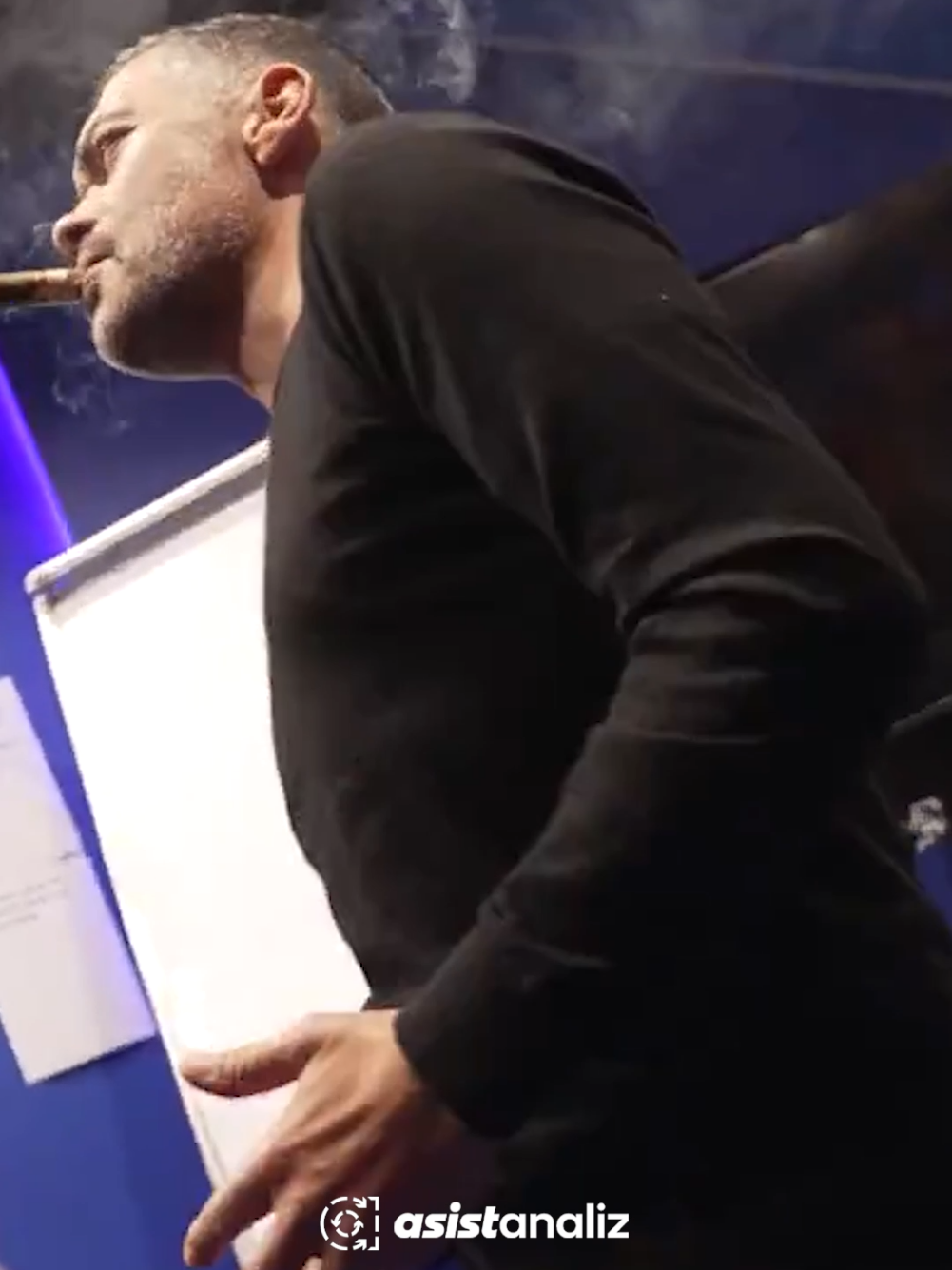 🏆 Milan ile çıktığı ilk maçta Juventus'u, ikinci maçta Inter'i yendi. Kupayı kazandı. 🥳 Kutlamalarda klasikleşmiş dansını yapmayı da unutmadı... Sergio Conceiçao! . #sergioconceiçao #milan #inter #juventus #porto #dance #dans  #supercoppaitaliana #italy #portugal 