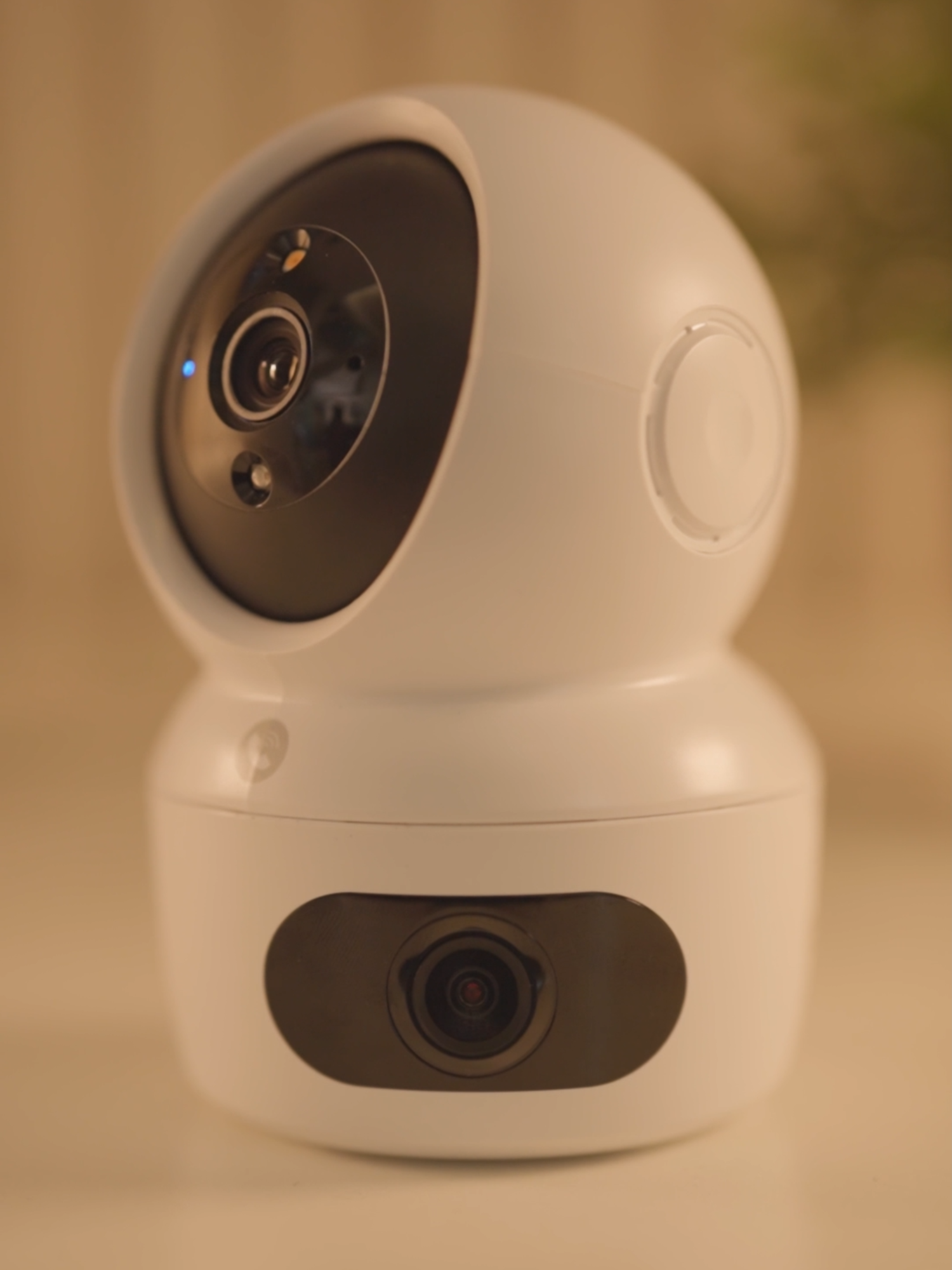 与家人一起享受珍贵的时光，EZVIZ H7c为您记录每一个美好瞬间。从精心准备到甜蜜的相聚时刻，清晰的影像定格每个充满意义的瞬间。恭祝大家新春快乐，愿幸福与和谐常伴左右！🧧✨ Learn more : https://www.ezviz.com/my/product/h7c+dual+2k+/64123 #EZVIZ #EZVIZMalaysia #FamilyMoments #ChineseNewYear #HappyReunion #ClearRecording #SmartHome #FestiveSeason #FamilyLove #TechForGood #CaptureTheMoment