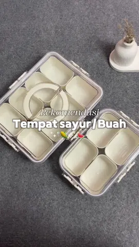 Yang kulkas nya masih berantakan, bisa banget pakai Container ini 😍 Sudah tersedia beberapa sekat, jadi bisa lebih rapih dan tahan lama untuk sayur atau buah2an nya 🍉🥦 #container #containerhome #tempatsayur #tempatbuah #wadahsayur #fyp #fyppppppppppppppppppppppp #aboutyou #peralatandapur 
