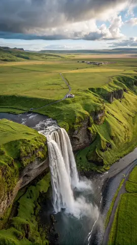 Iceland 🇮🇸  •  •  All rights reserved. 2024  Yelyzaveta Dmitriieva  •  •  •  #iceland #landscape #waterfall 
