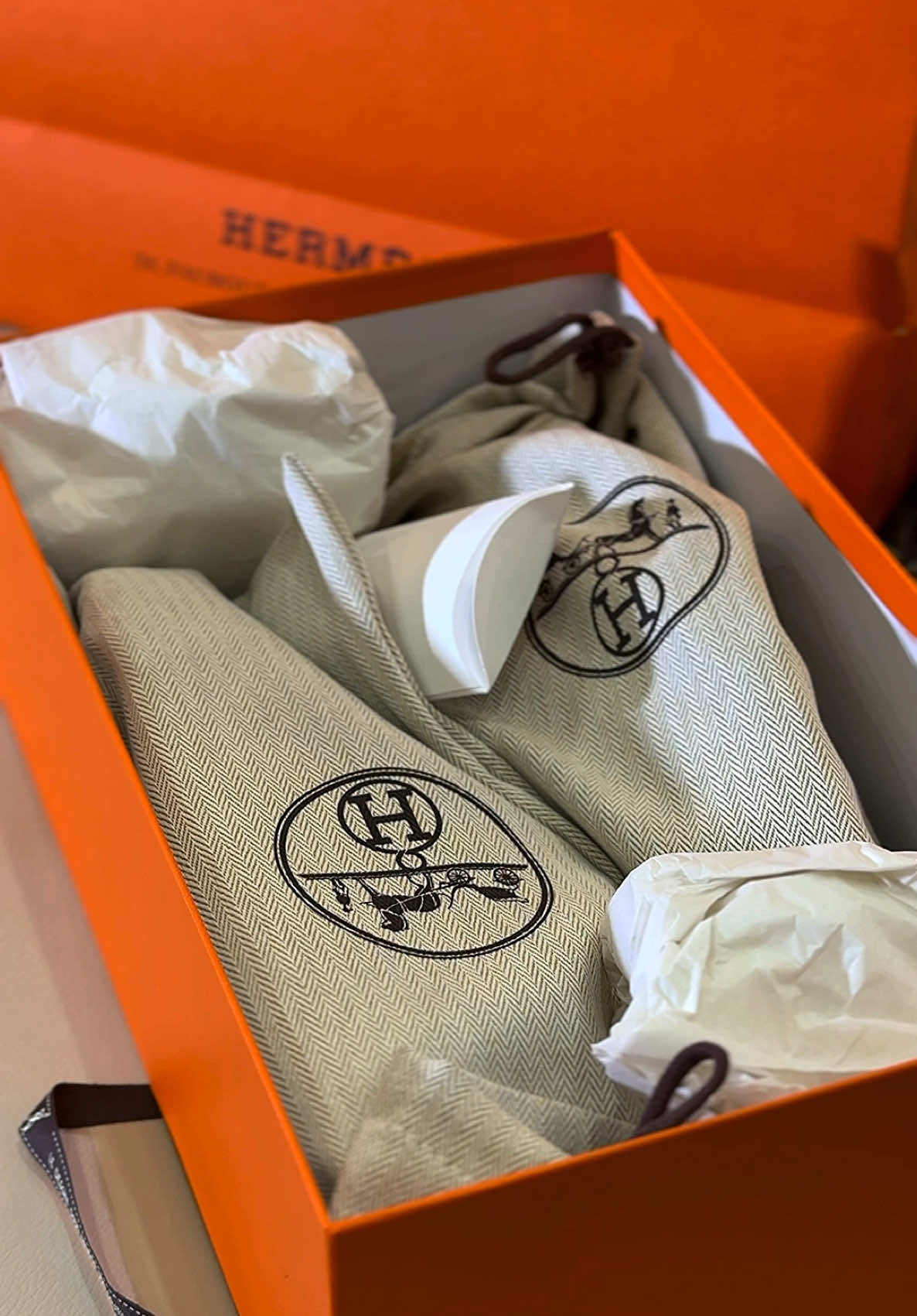 Unboxing 🍊 #unboxingvideo #unpacking  #hermes #luxury #fashiontiktok #luxuryunboxing #TikTokFashion #fyp 