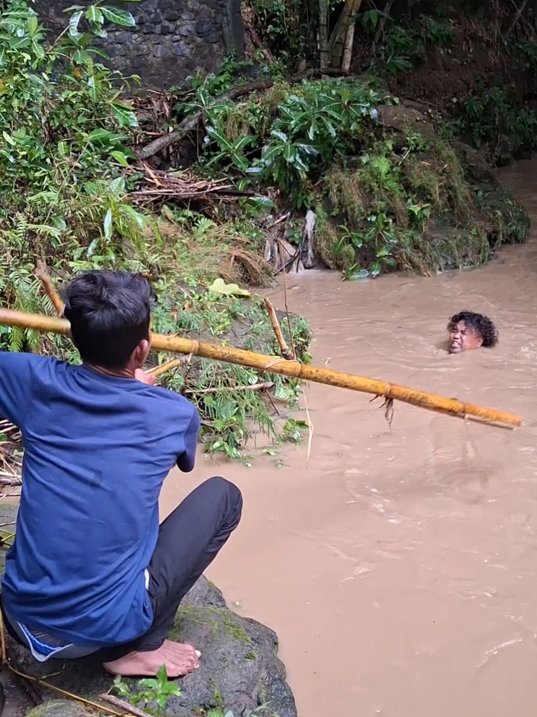 jian di tulung malah mentong..mancing esmoni 😀😀 #mancing #fyp #fypシ #fypage #fyppppppppppppppppppppppp #fypシ゚ #lucu #ngakak #viral #tranding #komedi  @mocy 