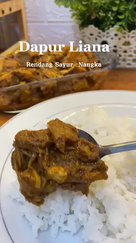 Rendang Sayur Nangka 1/2 kg Nangka muda  1 liter santan  bumbu halus: 15 cabe merah  10 bh rawit merah (sesuai selera) 12 siung bamer 7 siung baput 1 1/2 jempol jahe 1 jempol kunyit 1 bks  (1 1/2 sdm ) ketumbar tambahan: 3 sdm BUMBU KAMBING 1 btg kayu manis (sebesar korek api) 3 bh kapulaga 3 bh bunga lawang 3 bh cengkeh 1 keping Pala 1  serai memarkan 5 lbr daun jeruk 2 lbr daun salam 1 jempol lengkuas memarkan #rendangnangka #rendang 