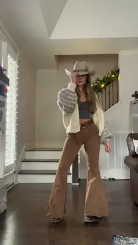 Styling my hat “Tucson”  . I also hand painted the denim jacket in look 3 and hand knit the sweater in look 4!  Here is just s quick look into how i wear my hats day to day!  . #hatter #hatmaker #customhat #creativeprocess #process #styleinspo #westernstyle #nashville #thingstodoinnashville #westernhat #cowboyhat #getreadywithme #lexlynne #bensonboone  #bensonboone #newmusic  