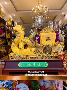 Tượng rắn phong thuỷ kéo hũ lư màu vàng cát kim sa (cao 40, dài 45, rộng 20)#xuhuongtiktok #xuhuong #xuhuongtiktok2024 #trending #trend #gold #green #jade #decoration #phongthuy #phongthuytamlinh #phongthuycaivan #red #snake #rắn #religion #trangtrinhacua #homedecor #decor #religious 