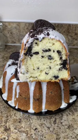 This Oreo poundcake was always the first thing to sell out at my bake sales and I’m gonna show y’all how to make it step by step🤍🤤  Ingredients: Pre Heat Oven to 325°F 3 cups all-purpose flour ½ teaspoon baking powder ½ teaspoon salt 3 sticks unsalted butter (room temperature), 3 cups sugar 5 large eggs room temp ¾ cup buttermilk 1 tablespoon vanilla extract 12 oreos crushed Frosting: 4oz cream cheese 1 1/2 cups powdered sugar 3 tbsps heavy cream