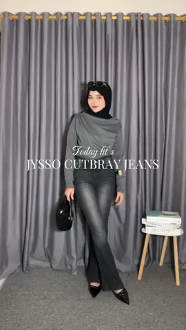 siapa ni yg suka ootd an pake cutbray jeans? 💌 cutbray yg aku pake dari @ORE JEANS !!!  #cutbrayjeans #cutbray #outfitideas #fyp #OOTD 